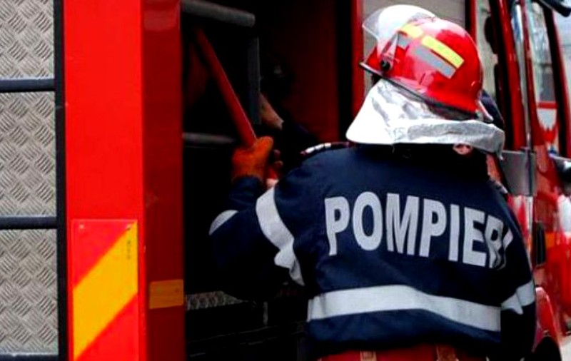 O mașină a luat foc pe bulevardul Magheru din București. Traficul în zonă a fost deviat / VIDEO