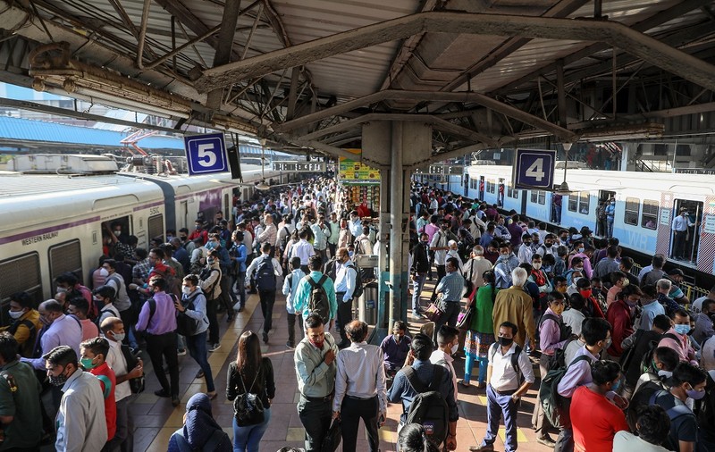 Un bărbat s-a judecat 22 de ani pentru că a plătit 24 de eurocenți mai mult biletul de tren, în India, și a câștigat procesul