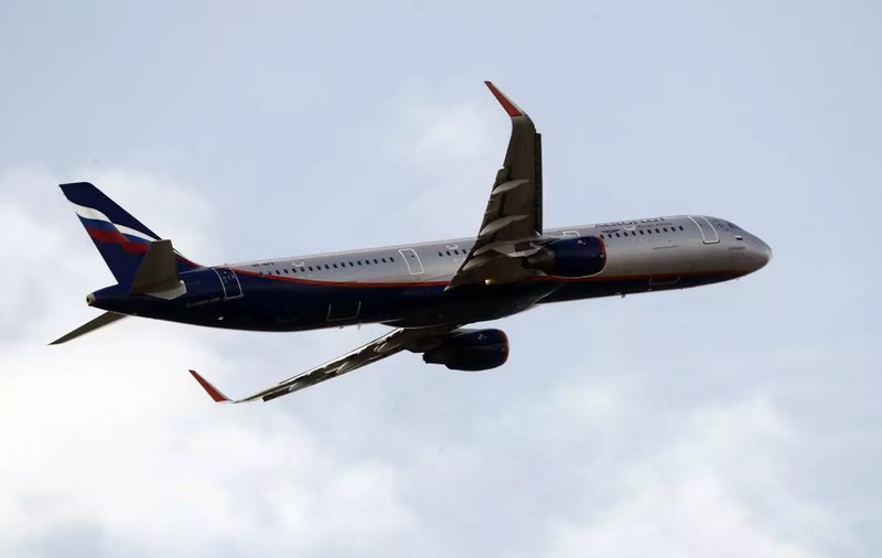 Uniunea Europeană va taxa suplimentar companiile aeriene pentru emisiile de carbon