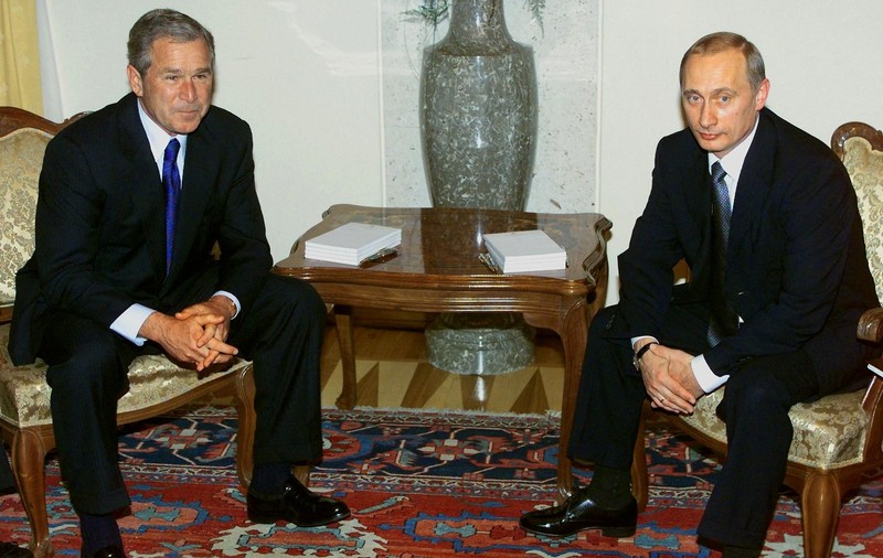 Discuțiile dintre Vladimir Putin și George W. Bush, declasificate: liderul rus a amenințat, după summitul de la București, cu declanșarea unui război în Ucraina