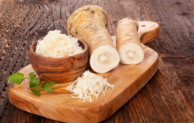 Hrean - beneficii și contraindicații. Pentru ce este recomandată planta medicinală bogată în nutrienți