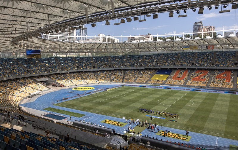 Meci de fotbal în Ucraina, întrerupt de 4 ori de sirenele de raid aerian. A durat 4 ore şi jumătate