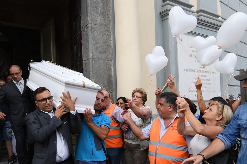 epa05541986 A photo made available 16 September 2016 of the coffin of Tiziana Cantone being carried out of a church at the end of her funeral service in Casalnuovo, Naples, Italy, 15 September 2016. The 31-years-old woman had committed suicide after battling for months to have a viral video, showing her having sex, removed from the internet. The woman earlier had won a so-called 'Right to be forgotten' case but was ordered to pay the legal costs. EPA/CIRO FUSCO