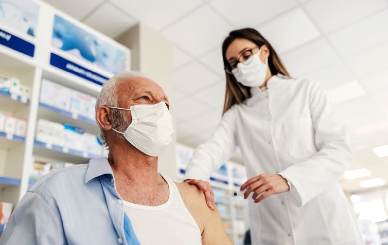 Număr record de vaccinări antigripale în farmacii. Cum să te vaccinezi direct în farmacie