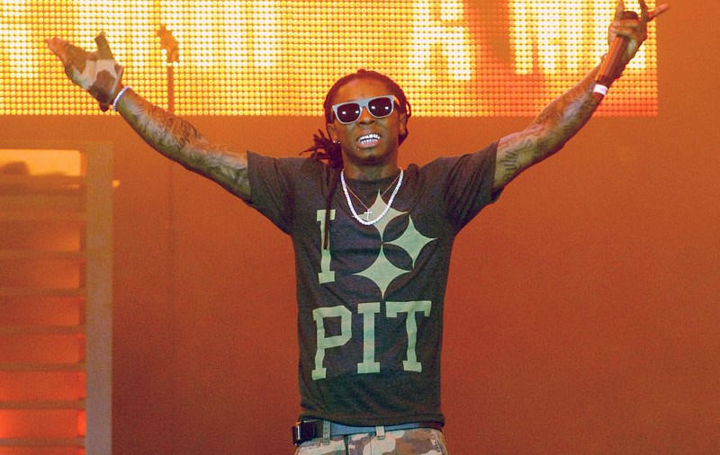 În loc să fie la închisoare, Lil Wayne a concertat alături de Jay-Z