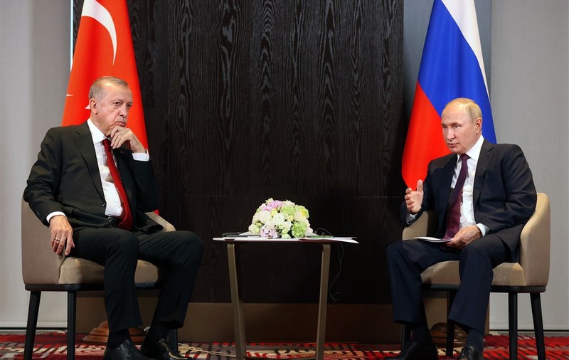 Erdogan a avut o nouă convorbire cu Putin. Cei doi lideri au discutat despre coridorul de cereale din Marea Neagră și hubul de gaze din Turcia