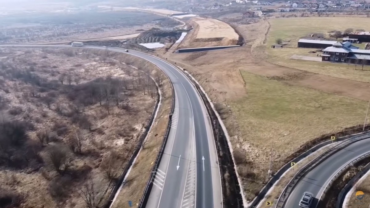 Ce autostrăzi și drumuri vrea să facă Guvernul prin PNRR. Autostradă în construcție
