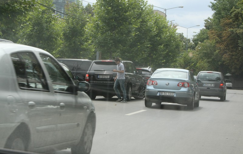 Foto | Stelea şi-a lăsat odrasla în Dorobanţi şi-a gonit spre Monte Carlo