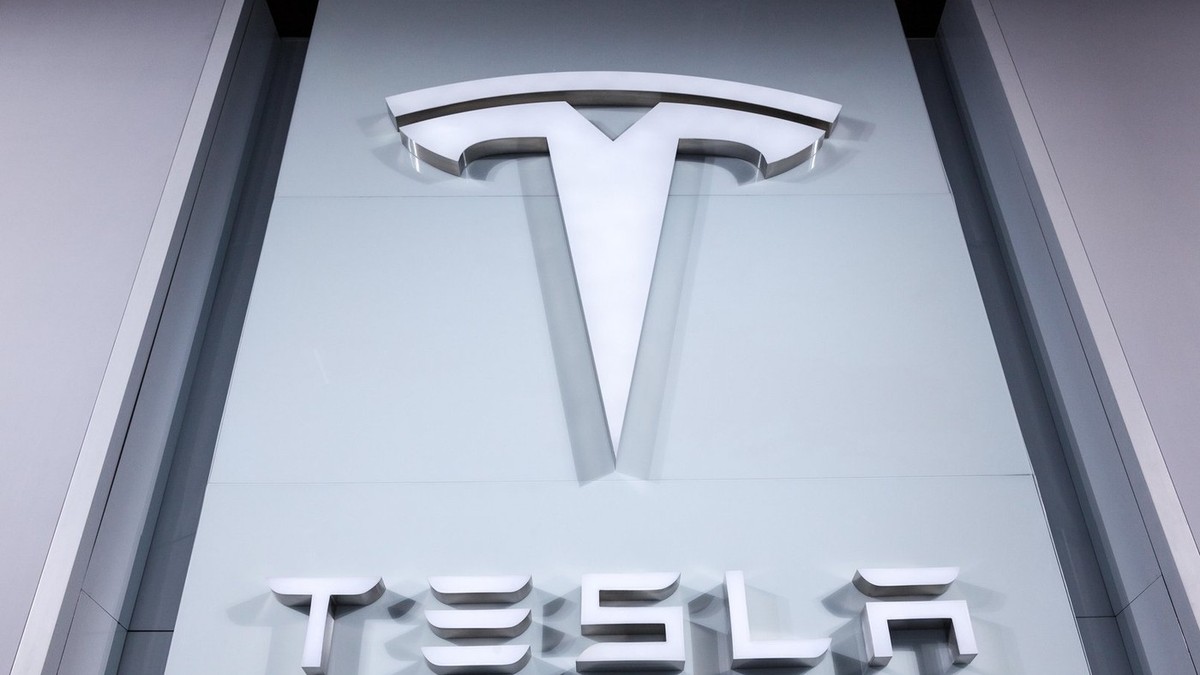 logo compania Tesla