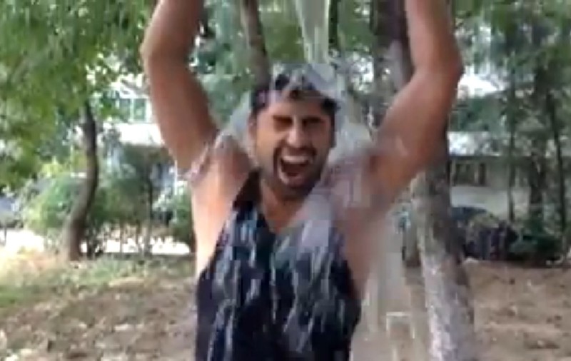 ICE BUCKET CHALLENGE | Connect-R ŞI-A TURNAT APĂ CU GHEAŢĂ ÎN CAP şi a pasat provocarea către PEPE, FLORIN SALAM ŞI FUEGO | VIDEO