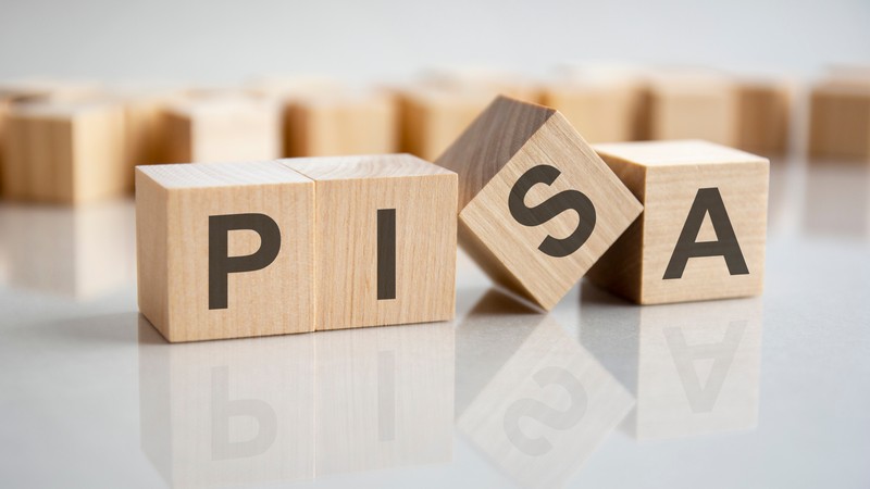 Potrivit raportului PISA 2025, elevii români înregistrează la Matematică, lectură și Științe unele dintre cele mai slabe rezultate din Europa. Foto: Shutterstock