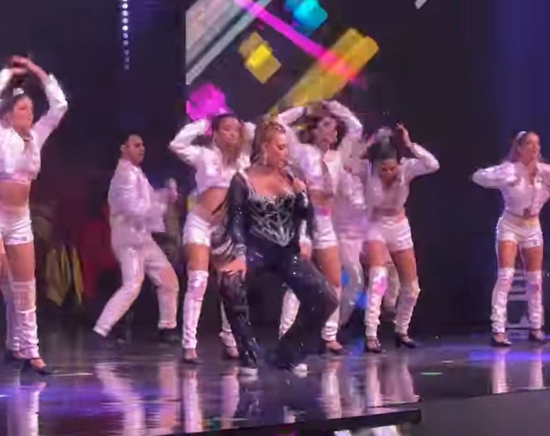 Iulia Vântur, dans în fața lui Salman Khan. Românca a susținut un spectacol la Premiile Academiei Naționale de Film Indian