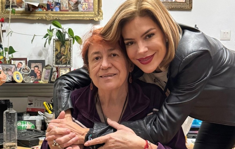 Roxana Ciuhulescu si mama ei