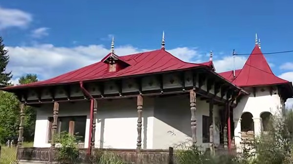 Satul din Prahova unde bucureștenii au cumpărat aproape toate casele. Sursă foto: Captură Youtube.