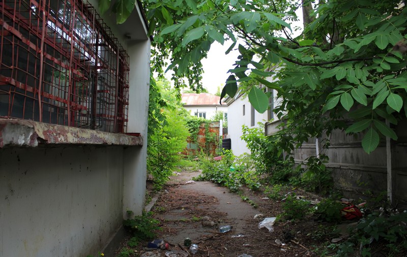Soarta tristă a bazei sportive de 2600 de metri pătrați din Ploiești de care toată lumea are nevoie, dar de care nu se ocupă nimeni