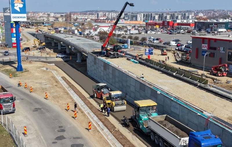 Șantierul-gigant de la ieșirea din Oradea cu 80 de muncitori și 5 foreze mamut: câtă motorină „înghit” utilajele zilnic