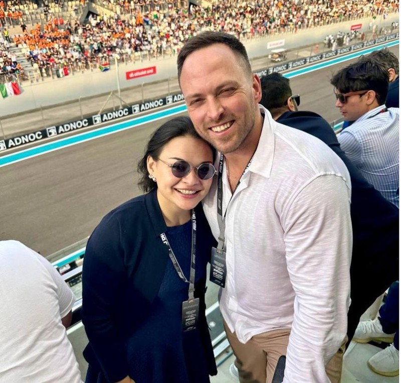 Ksenia Șoigu și soțul ei în Abu Dhabi, în toamna lui 2022. Sursa: Instagram/The Insider
