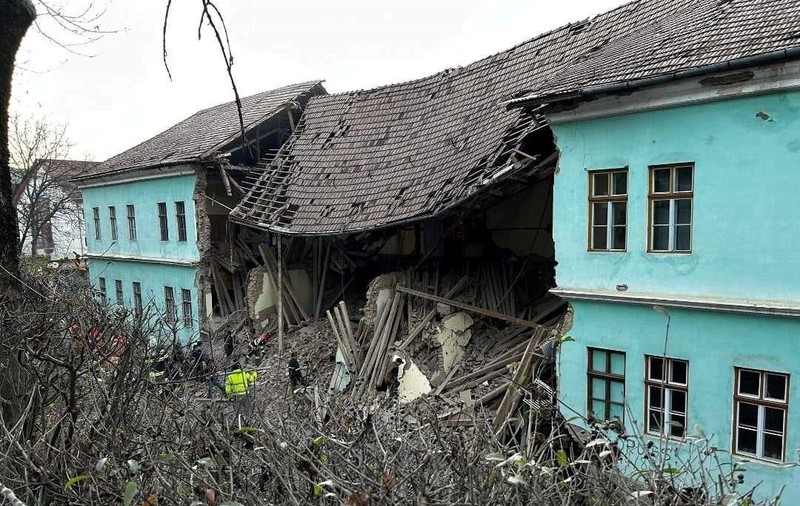 Prima măsură în cazul tragediei de la internatul din Odorheiu Secuiesc. A fost reținut administratorul firmei care făcea lucrări lângă internat. De ce este acuzat