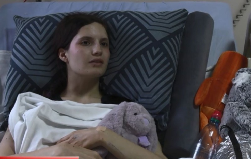 Veronika a zburat cu patul de la etajul 9, după ce racheta rusească a lovit blocul din Kiev „Eu am scăpat, dar la spital am aflat că mi-au murit părinții. Ce sens mai are singură pe lume?”