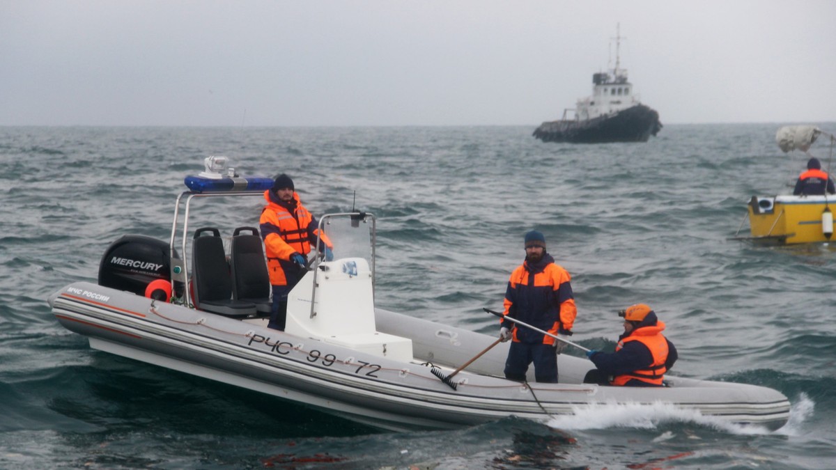 avion prabusit in marea neagra