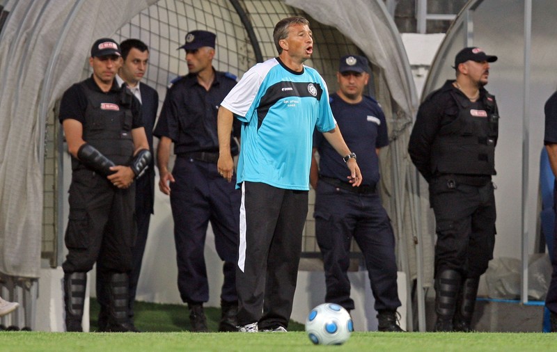 Dan Petrescu nu duce lipsă de oferte: e pe lista unei super-puteri