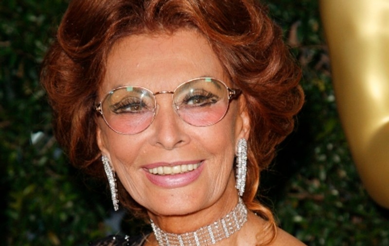 Sophia Loren, cu formele la vedere, ca în tinereţe! Vezi cum arată la 77 de ani | FOTO