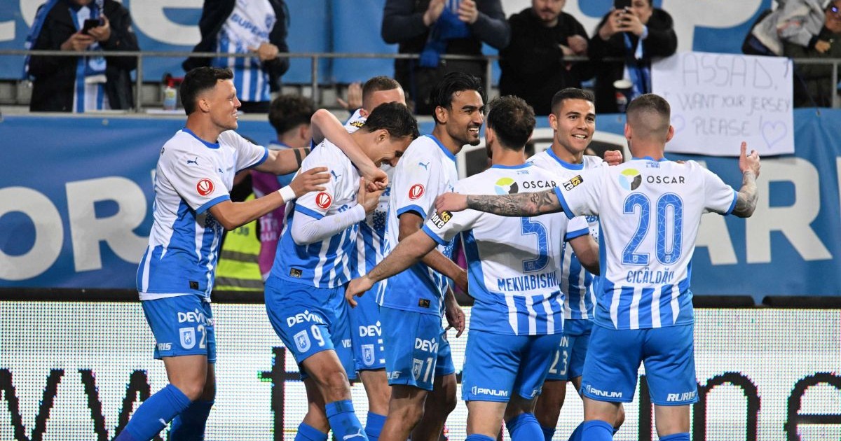 Bucurie a fotbalistilor craioveni Adrian Rus, Assad Al Islam Al Hamlawi, Stefan Baiaram si Samuel Teles Pereira Nunes Da Silva dupa un gol marcat in meciul dintre Universitatea Craiova si Universitatea Cluj, contand pentru Play off-ul Superligii Superbet, desfasurat pe Stadionul Ion Oblemenco din Craiova, duminica 17 mai 2026