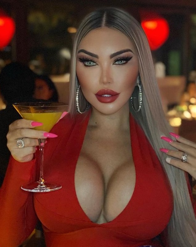 Cine e Jessica Alves de la „Chefi la cuțite”. A cheltuit peste 700.000 de lire sterline pe operațiile estetice pentru a se transforma din bărbat în femeie
