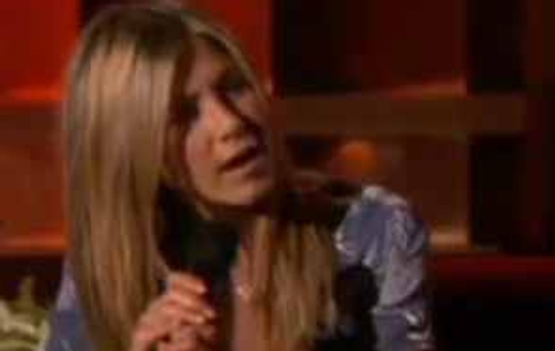 Video / Jennifer Aniston s-a apucat de cântat