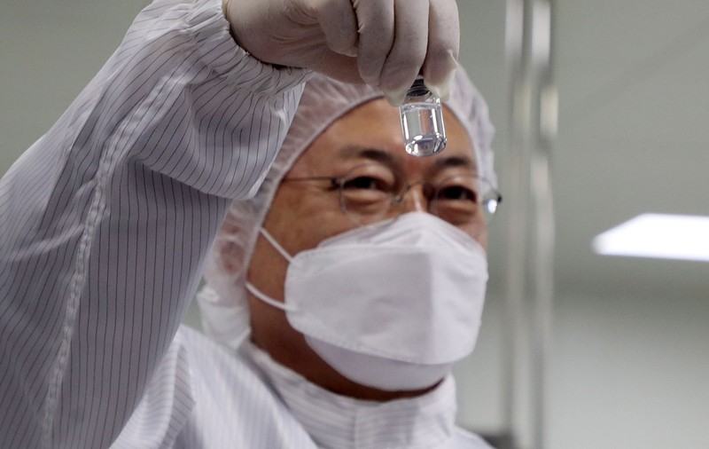 Studiu: Tulpina sud-africană de coronavirus scade eficacitatea vaccinurilor anti-COVID-19