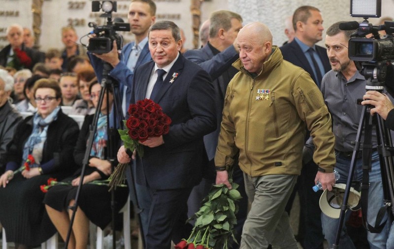 Șeful mercenarilor Wagner a criticat deschis, în fața lui Putin, eșecurile militare ale Rusiei din Ucraina, spun oficialii SUA