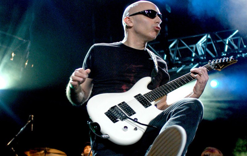 Cel mai cunoscut chitarist al lumii, Joe Satriani se reîntoarce în România