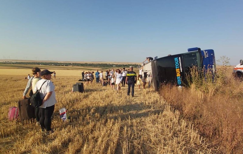 Un autocar cu ucraineni s-a răsturnat în județul Constanța. A fost activat Planul Roșu de Intervenție