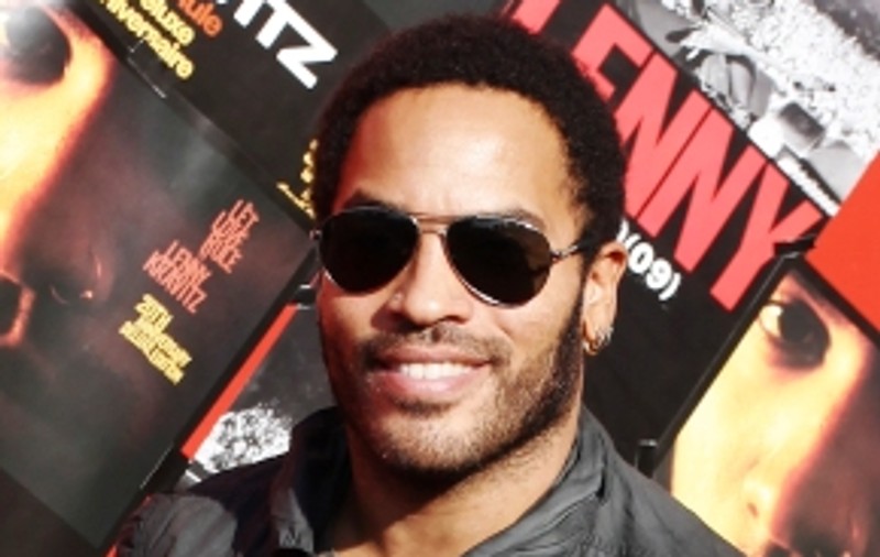VIDEO / Lenny Kravitz împlineşte 45 de ani