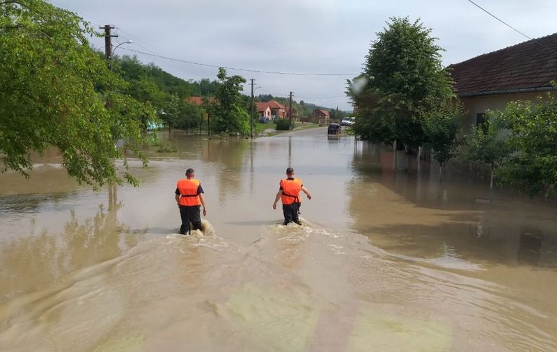 COD ROȘU de inundaţii pe râuri din Timiş. Avertizarea este valabilă până ora la 12:00 ﻿