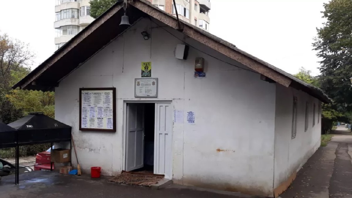 Intrarea în Biserica „Izvorul Tămăduirii” din Constanța