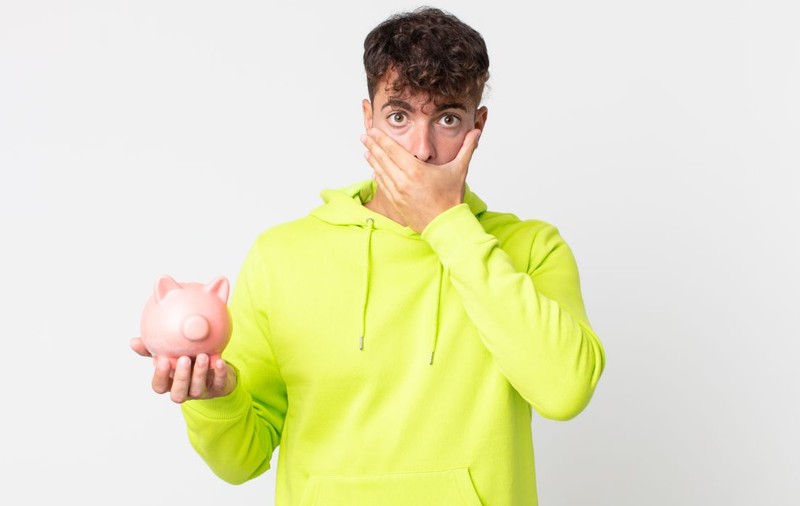 Unul din doi români nu reușește să economisească, iar generația Z se confruntă cel mai mult cu această problemă