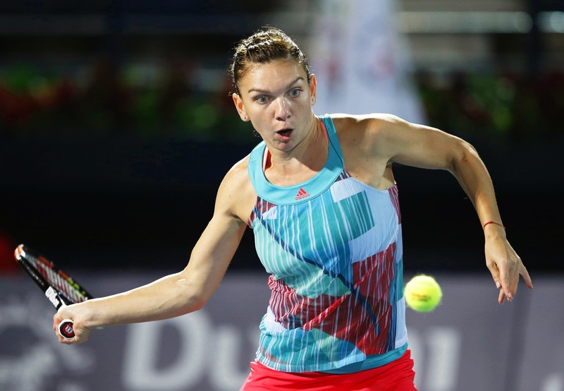 epa05166581 Simona Halep of Romania returns the ball to Ana Ivanovic of Serbia during their second round match of the Dubai Duty Free Tennis WTA Championships in Dubai, United Arab Emirates, 17 February 2016. EPA/ALI HAIDER