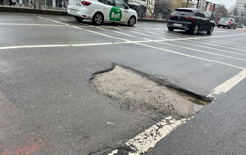 În Ploiești sunt 500 de gropi în care-ți poți rupe mașina: ce trebuie să faci ca să-ți recuperezi banii de service