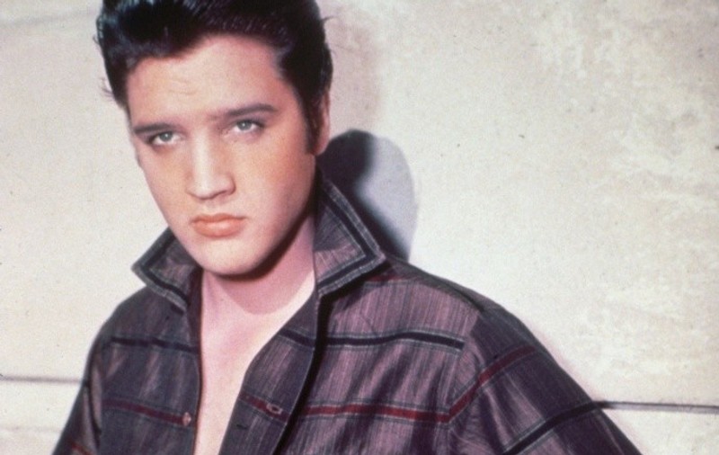 Nepotul lui Elvis a primit 5 milioane de dolari pentru a scoate 5 albume