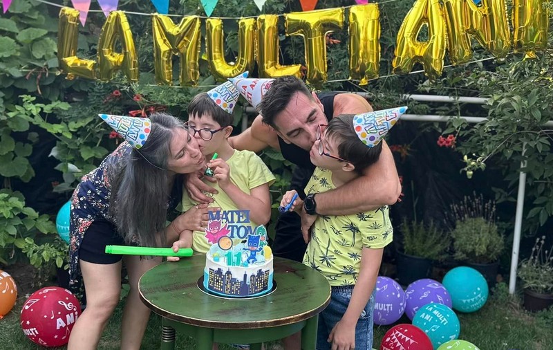 Gemenii Cristinei Bălan au împlinit 11 ani. Cum au sărbătorit băieții alături de familia lor. „Las aici și câteva imagini cu noi toți”