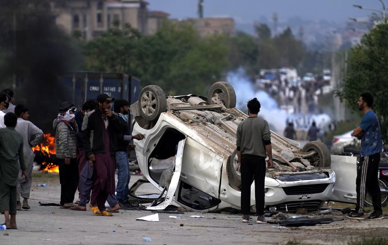 Confruntări violente între susținătorii fostului premier pakistanez Imran Khan și poliție, la Islamabad