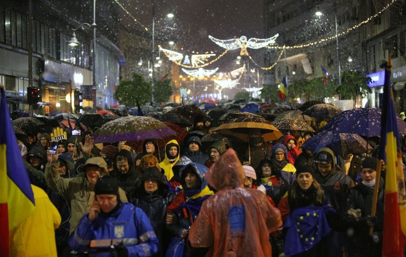FOTO/ O nouă duminică de proteste. 4.000 de persoane au mers în marș din Piața Victoriei la Palatul Parlamentului