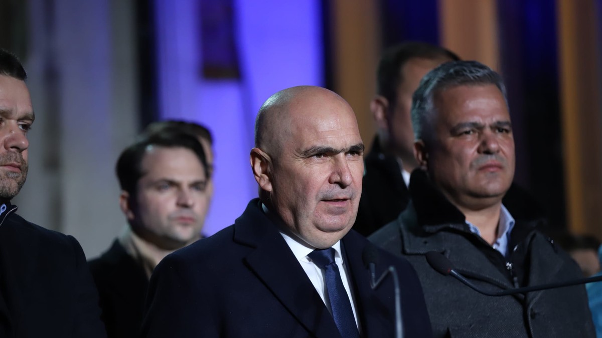Ilie Bolojan, președintele interimar al PNL, surprins în timp ce făcea declarații după rezultatele exit poll la alegerile parlamentare