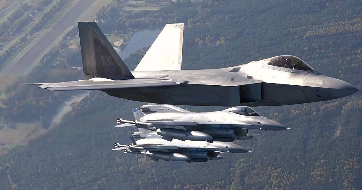 Avioane de vânătoare din Italia, Polonia și Statele Unite au zburat deasupra flancului estic al NATO în cadrul misiunii NATO de protecție aeriană. Printre aeronave s-au numărat avioane Eurofighter italiene, F-16 și MiG-29 poloneze și F-22 americane.