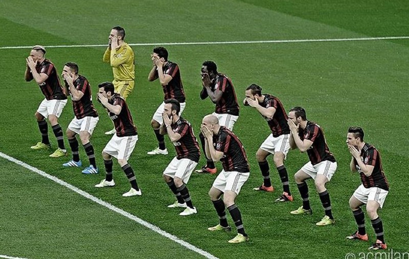 Ce nu face omul pentru bani. AC Milan a dansat haka înaintea meciului cu Carpi | VIDEO