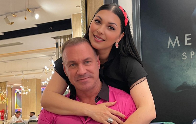 Cât costă mașina pe care Alin Oprea i-a făcut-o cadou soției Medana: „A văzut-o cândva și mi-a spus că este foarte frumoasă”