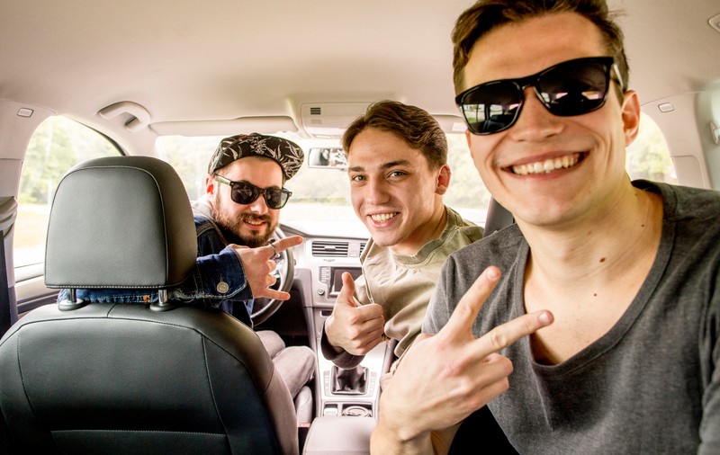 Ce lasă pasagerii în Uber după ce coboară din mașină. Clasamentul care te va face să verifici bancheta din spate