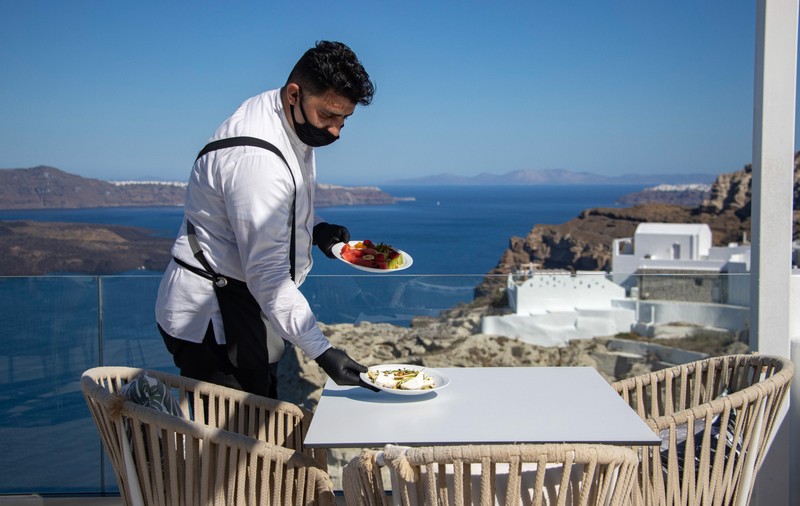 Grecia obligă toți lucrătorii nevaccinați din turism să se testeze regulat la COVID