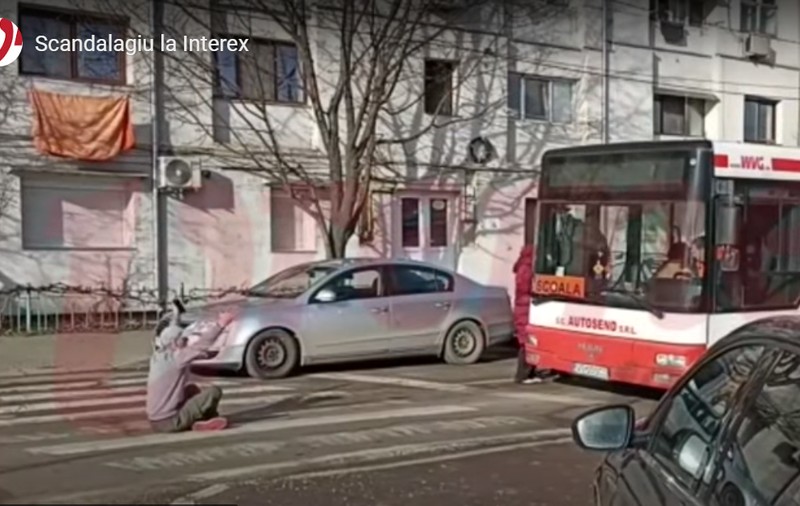 Un bărbat aflat în carantină a blocat circulația pe o stradă din Vaslui, după ce și-a pierdut banii la păcănele